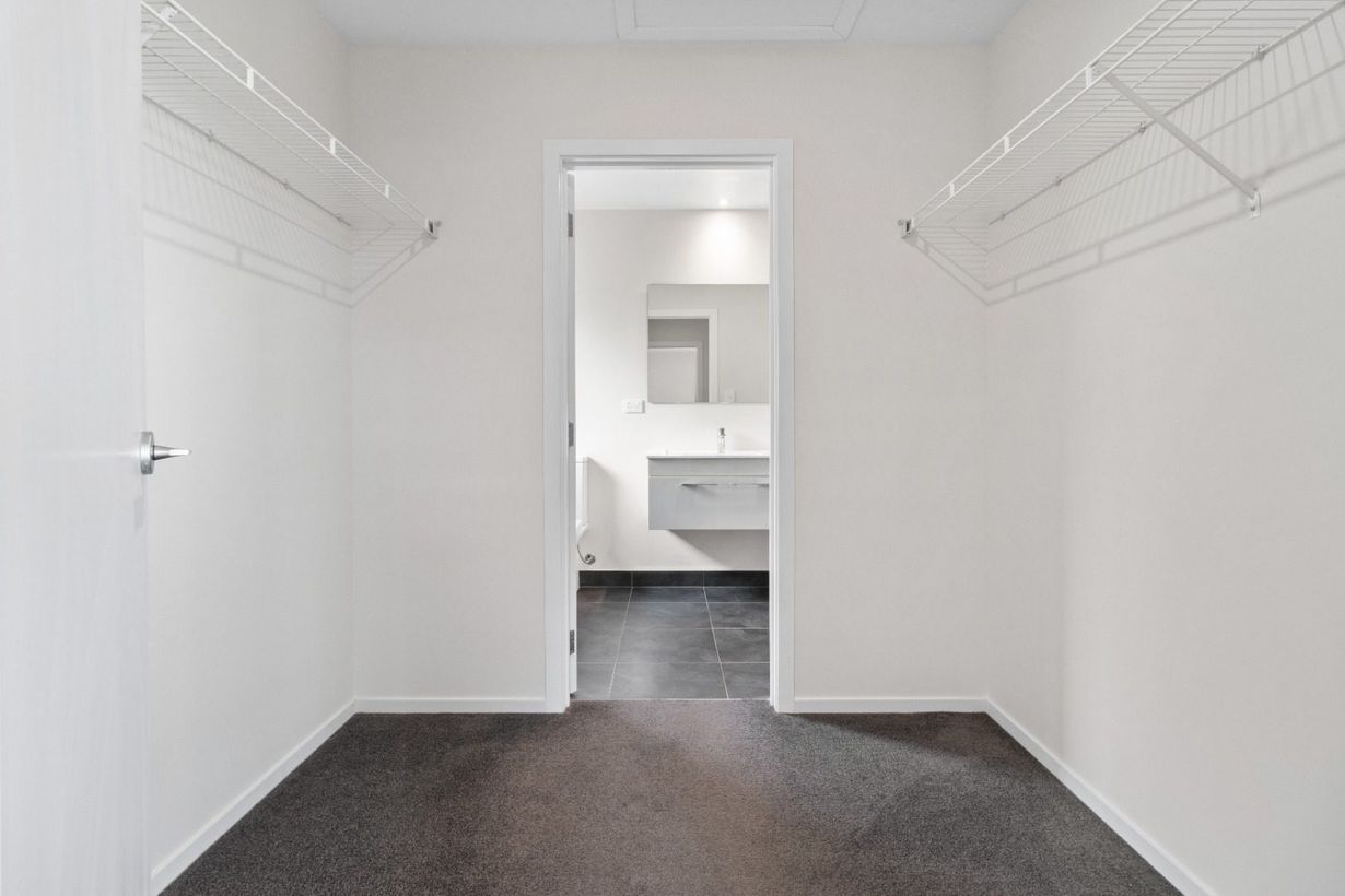 masterdressroom.jpg